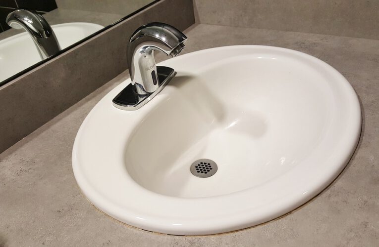 Umywalki wolnostojące – trend 2021 roku w łazienkach: jakie modele warto wybrać?